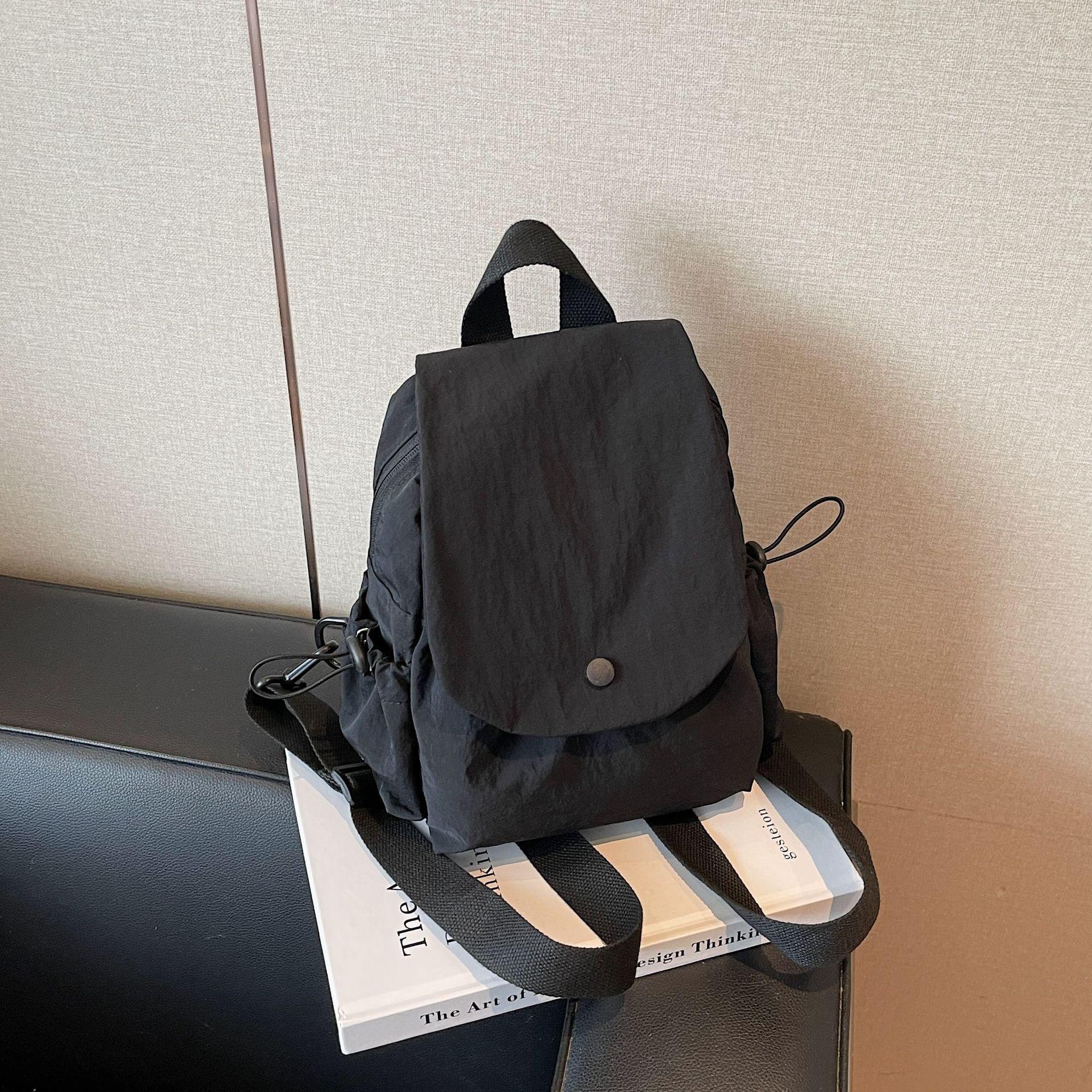 Новый вместительный многофункциональный легкий простой и модный водоотталкивающий рюкзак для мужчин и женщин. .